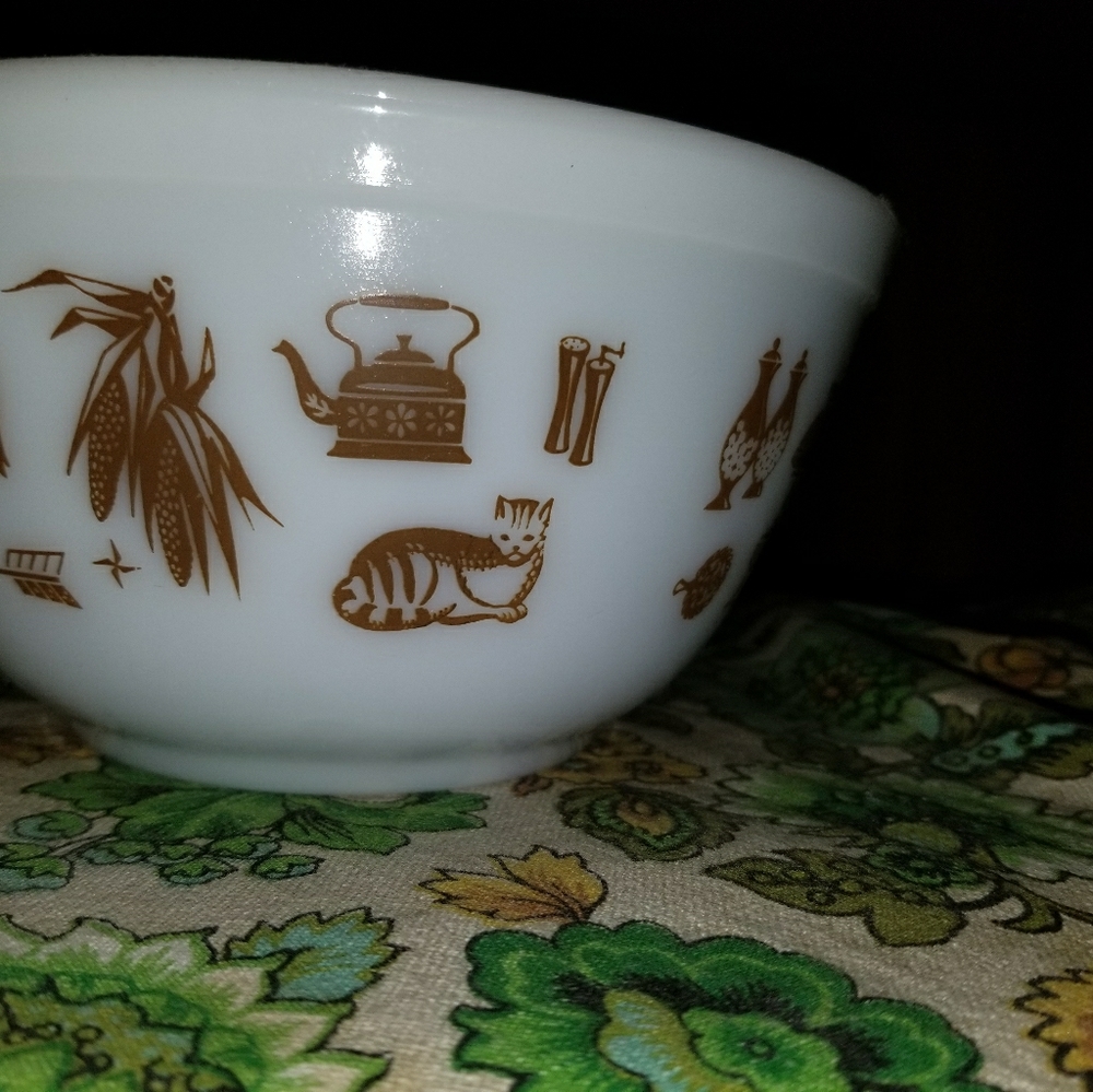 RARE Pyrex bowl